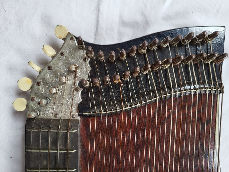 Antikes Saiteninstrument Gitarren Zither orig. Holzkoffer um 1900 in Affalterbach  