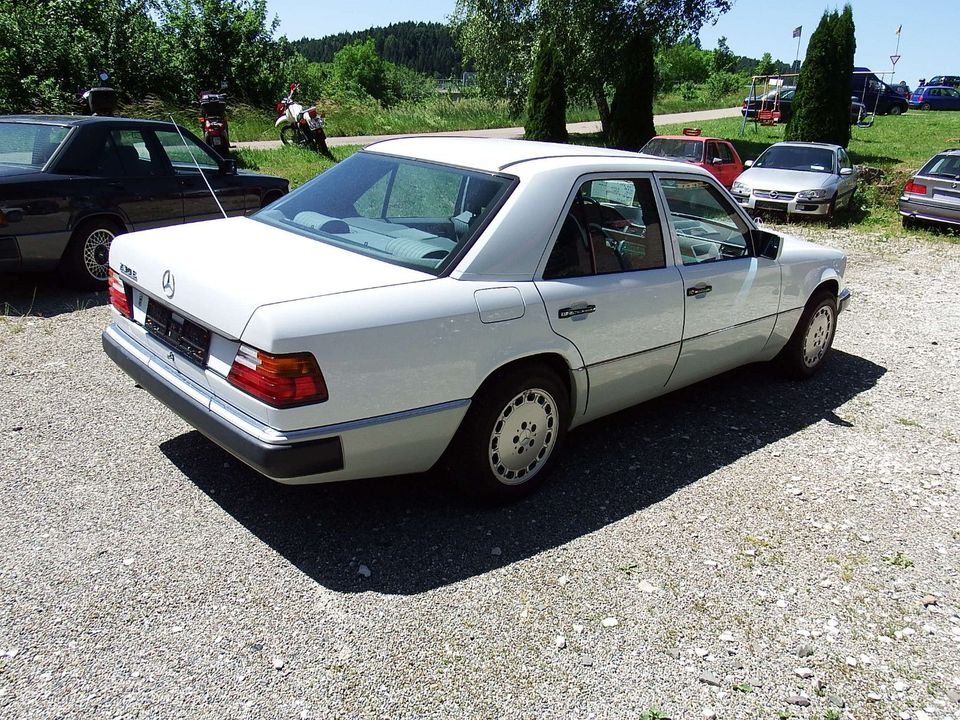 Mercedes-Benz 230 E in Schwäbisch Gmünd