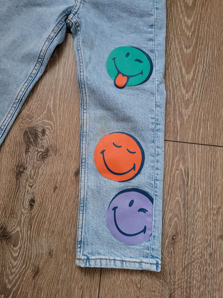 H&M Jeans Gr. 110 Hose Blau Smiley bunt in Wetschen