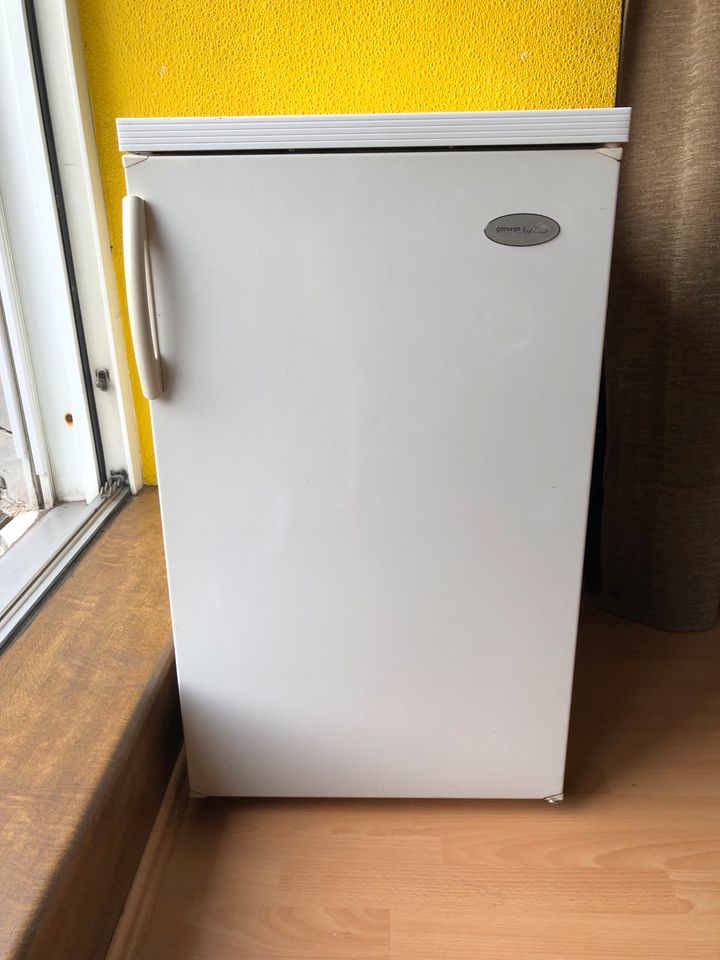 Einwandfrei funktionierender Kühlschrank weiß Gorenje in Mannheim
