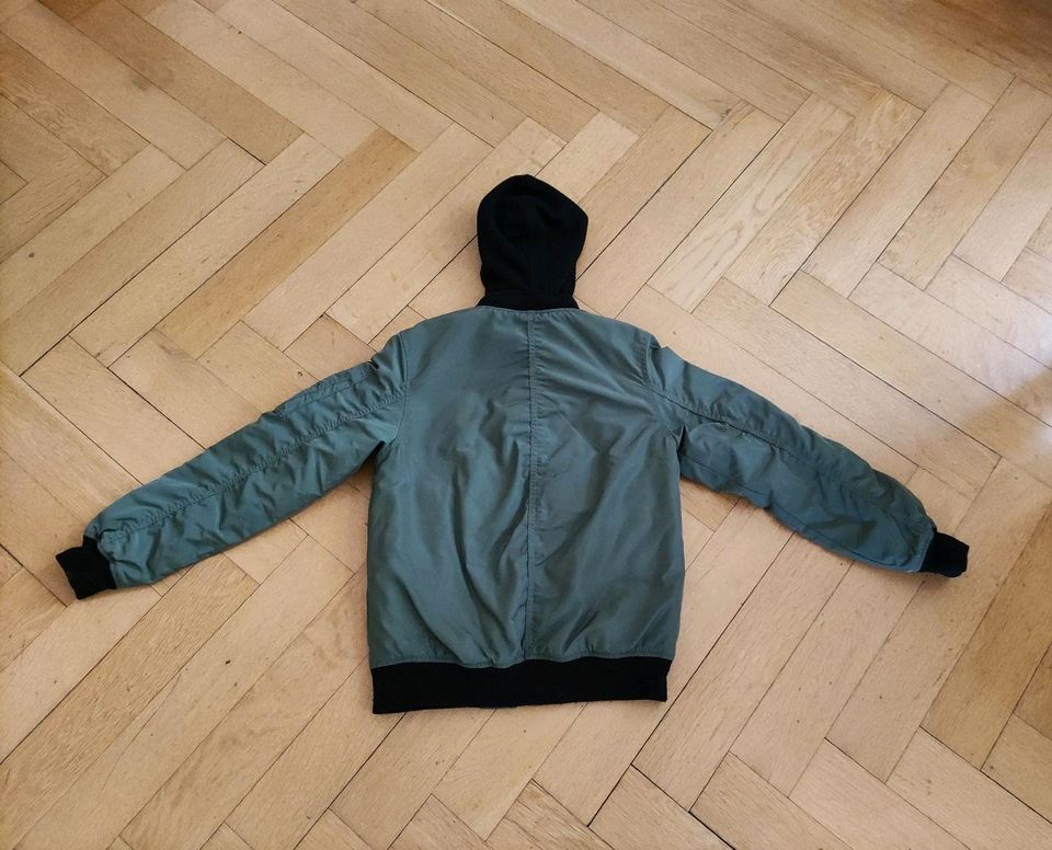 Jacke H&M Gr. 146 152 Pilotenjacke Blouson abnehmbare Kapuze in Berlin