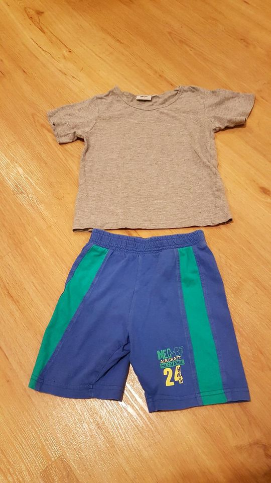 kurze Hose, Shorts und T-Shirt 98/104 Alive in Waldmünchen