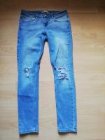 Zara Basic Blue Jeans Straight Risse Destroyed low waist S 36 Dresden - Blasewitz Vorschau