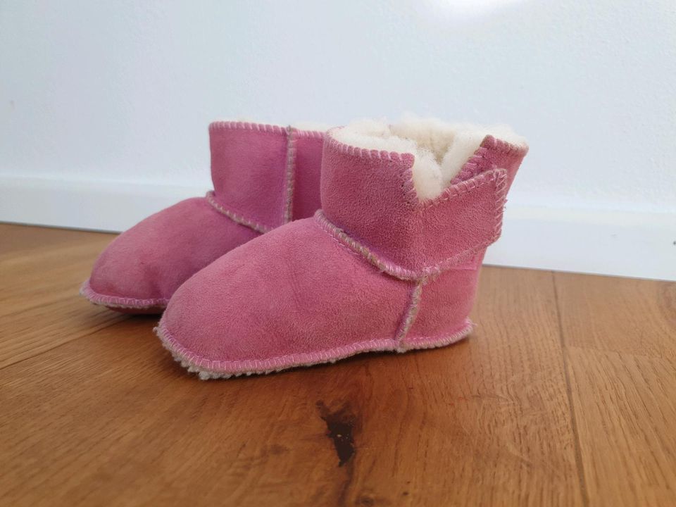 Lammfell Schuhe fürs Baby von DM - Alana rosa in Baden-Württemberg -  Blaubeuren | eBay Kleinanzeigen ist jetzt Kleinanzeigen