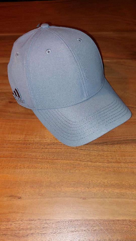 Adidas Mütze Cap neu in Neuenhaus