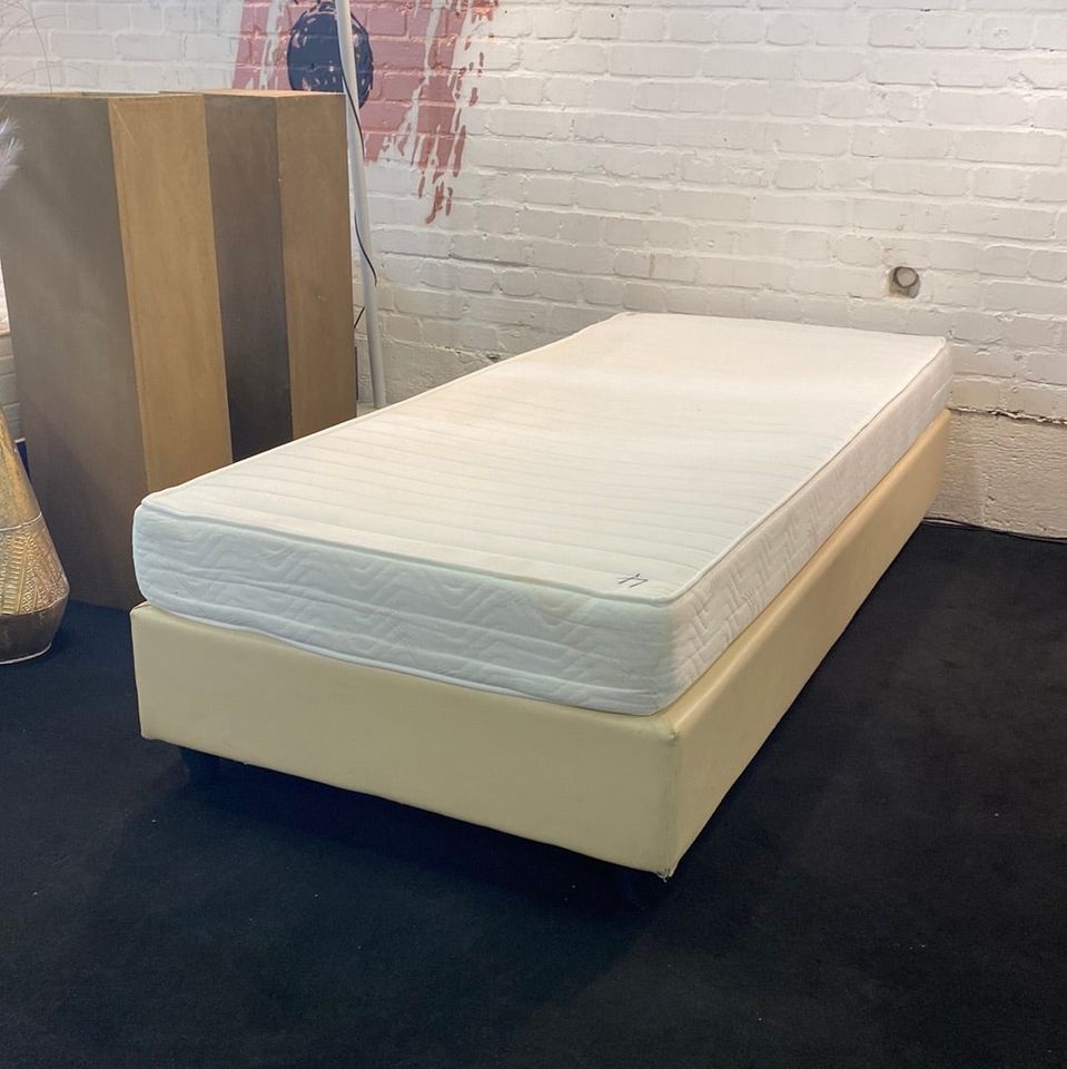 0x Einzelbett Bett 90x200 creme Leder mit Matratze in Berlin