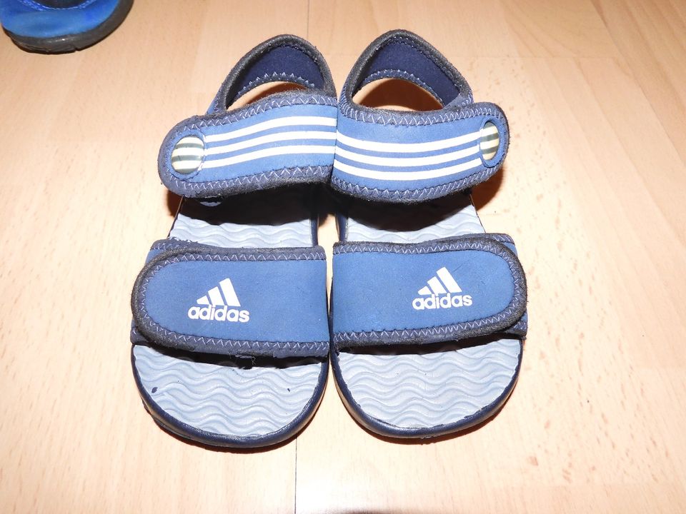 3 x 22 Kinderschuhe Lederschuhe Hausschuhe Badeschuhe Gummistiefe in Oberhausen