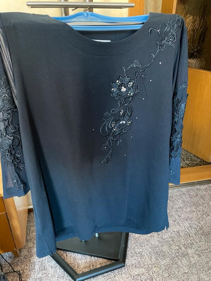Schwarzes weichfallendes Spitzenshirt Gr46 von Klingel neu in Eibenstock