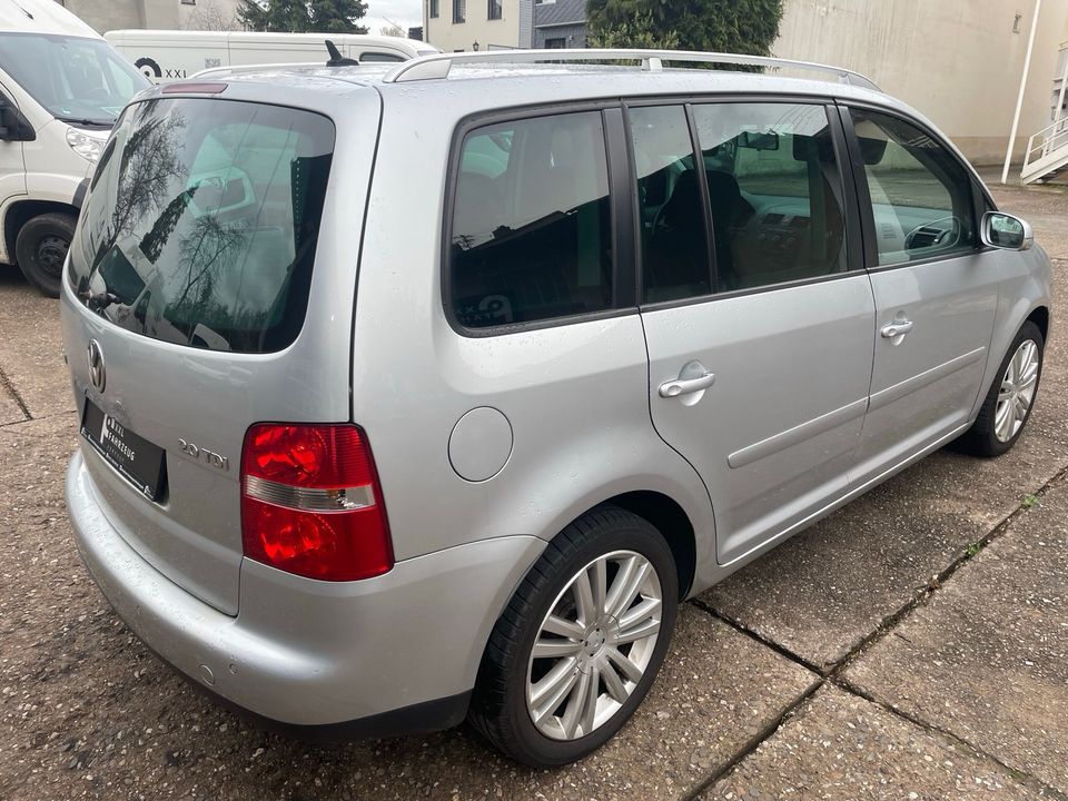 VW Touran in guten Zustand perfekt für Familie in Saarlouis