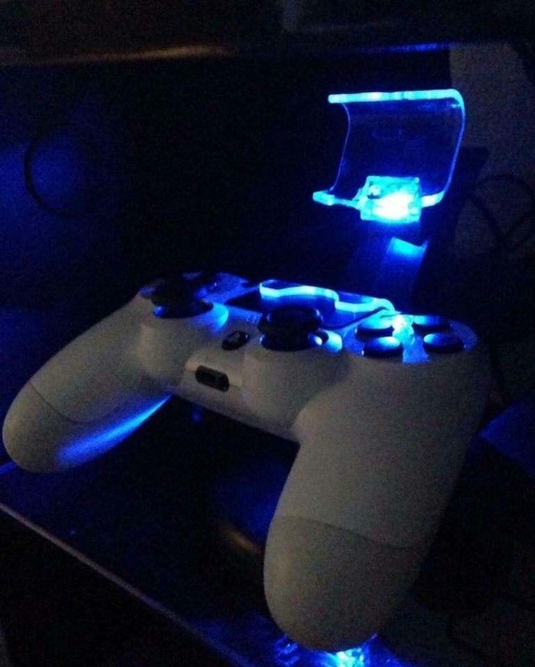 PS4 LED Ladestation für Controller in Haan