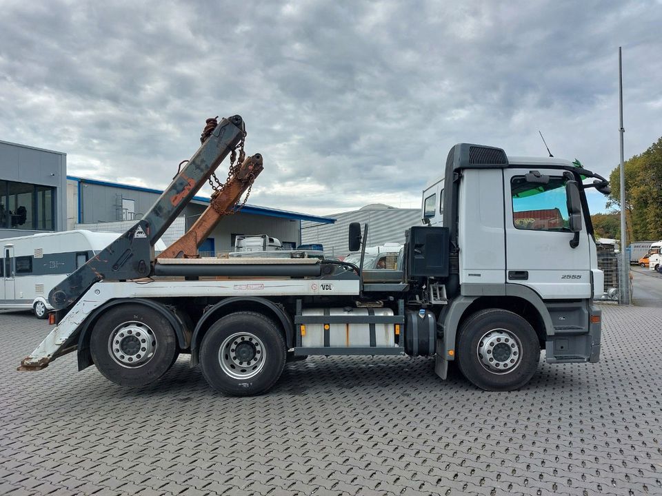 Mercedes-Benz 25-41 Actros Absetzkipper-Lift-/Lenk in Wuppertal