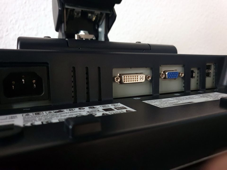 *TOP* HP L1955 19" PC Monitor mit USB-Hub drehbar neigbar in Jena