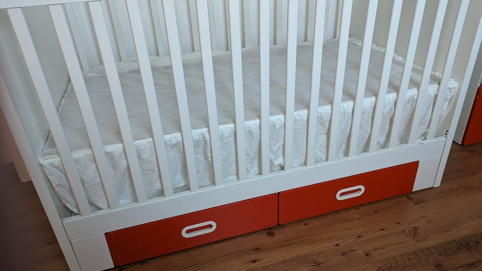 Babybett mit Matratze - IKEA Stuva und IKEA Skönast in Magdeburg