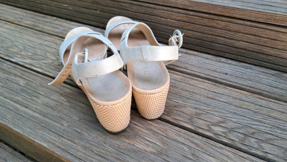 Unisa Wedges 40 in Aidlingen