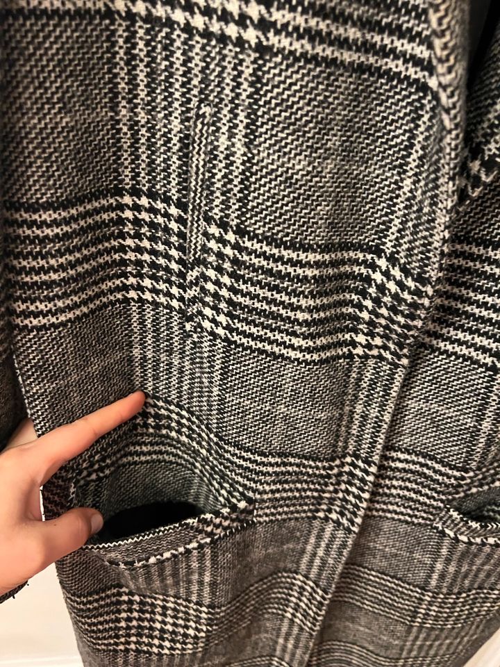 Zara Karrierter langer Mantel aus wollmischung Größe 34 in Hannover