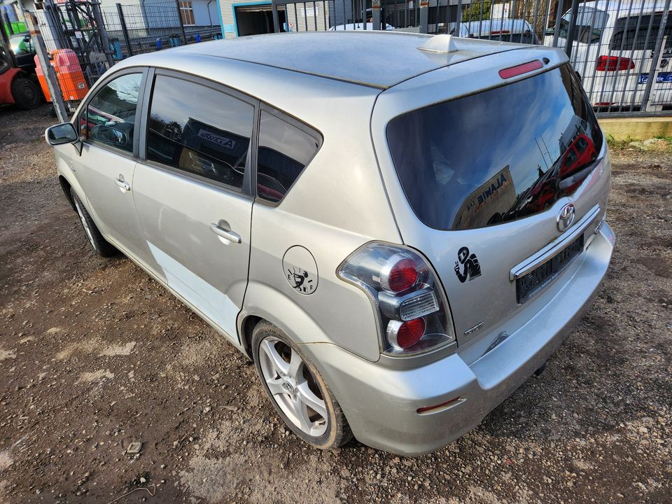 Schlachtfest! Toyota Verso Corolla 2,2 D4D `07 silber 1C0 Motors. in Eschweiler