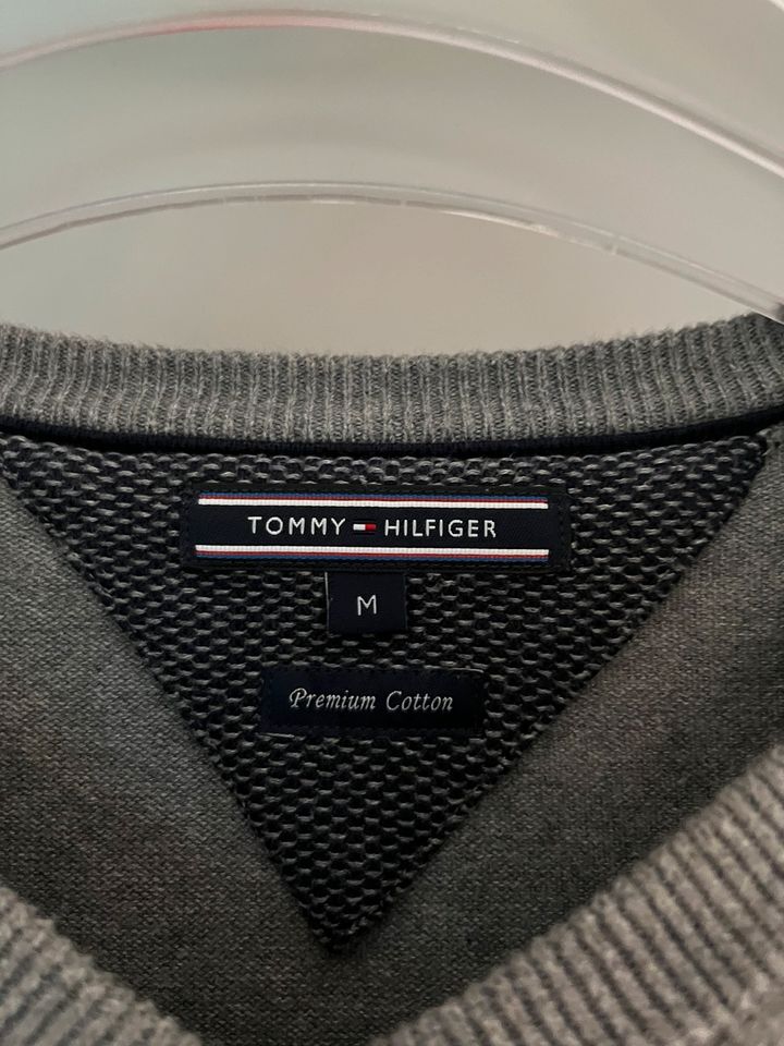 Tommy Hilfiger Pulli M in Siegen