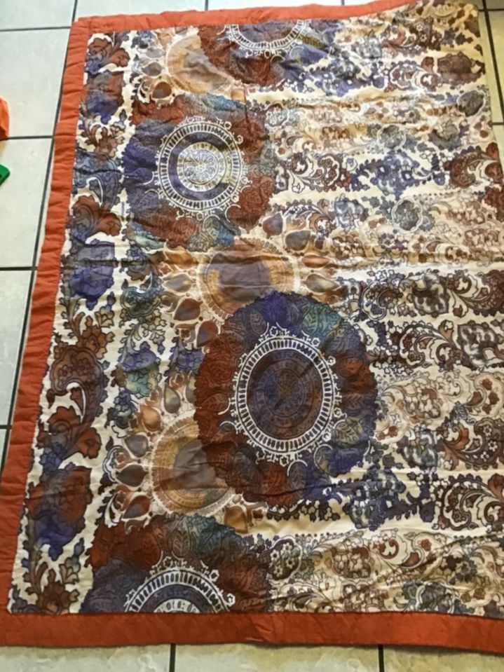 Eine Decke von bassetti Grandfoulard, 130 x 185, eine Tischdecke in Dreieich