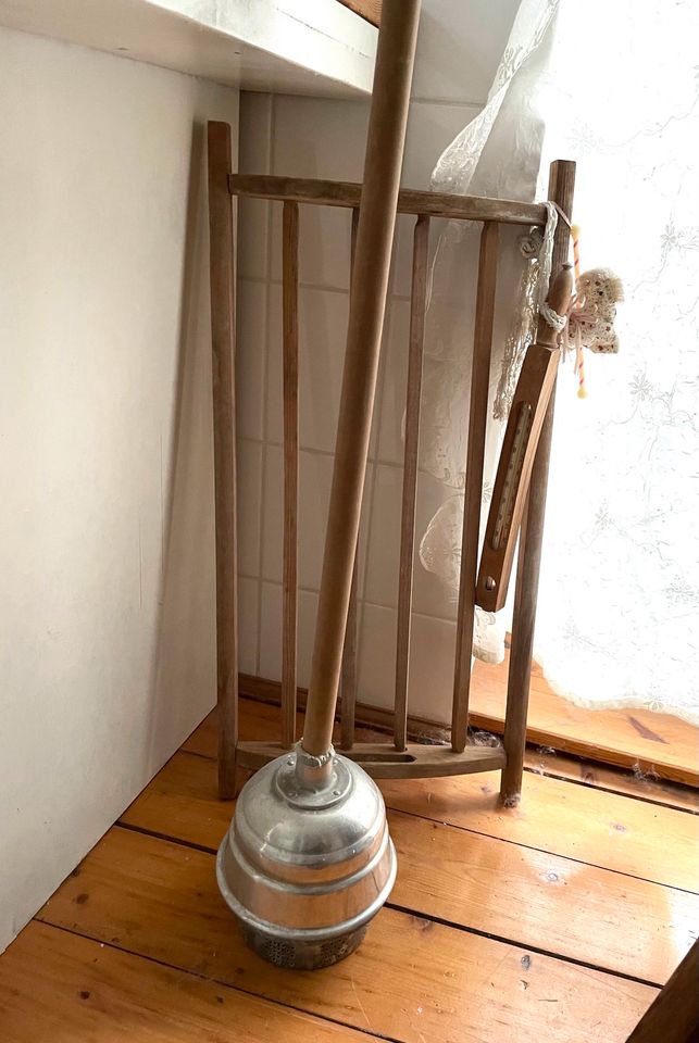 Wäschestampfer Wäschespinne Wäschetrockner Thermometer antik in Gleichen