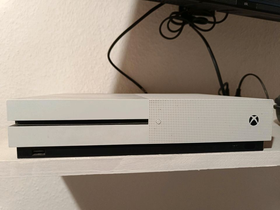 Xbox one s 1TB in gutem Zustand in Ulm