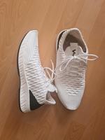 Weißer Schuh aus Stoff mit auffälliger Stuktur in 44 Leipzig - Lindenthal Vorschau