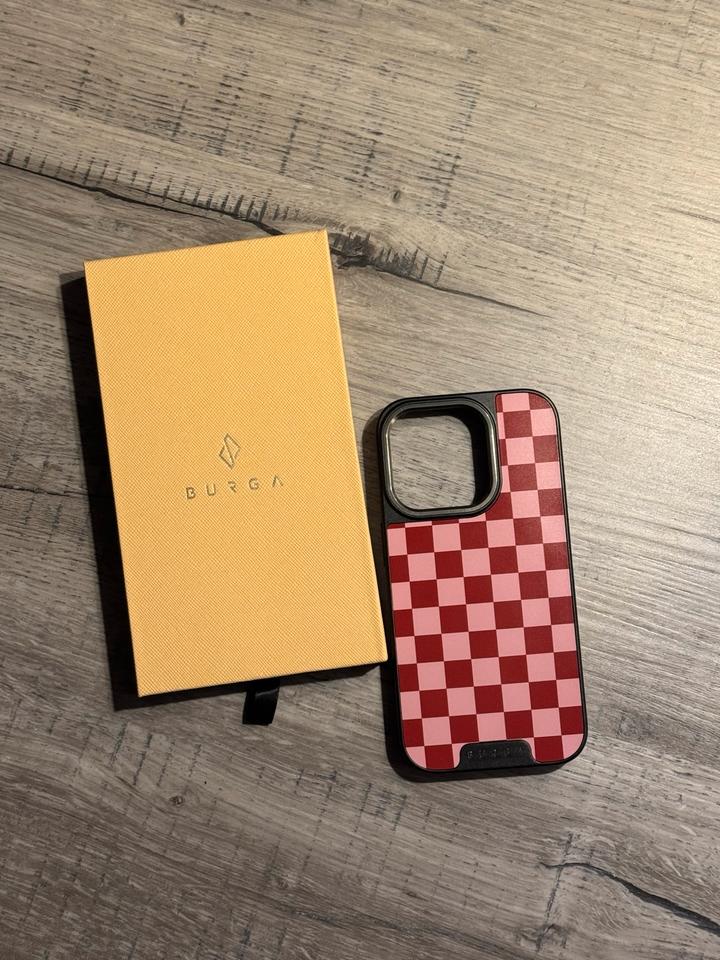 Burga iPhone 15 Pro Elite Case „Cheerleader“ Hülle in Leverkusen