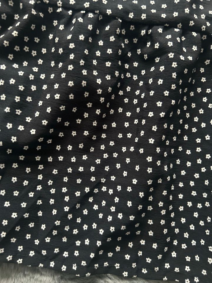 H&M Kleid schwarz Gr .146 in Oberaula