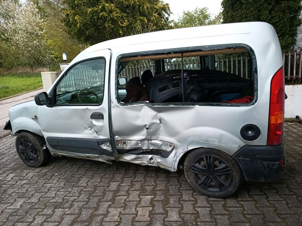 Renault Kangoo Unfallfahrzeug in Oberschweinbach