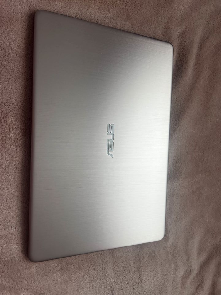 Laptop ASUS VivoBook S in Magdeburg