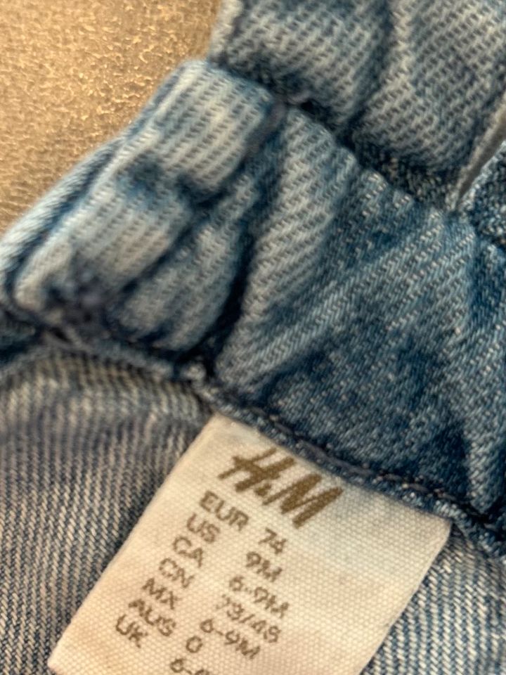 Latzhose Baby Jeans H&M Gr. 74 in Gießen