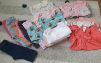 Baby Mädchen Paket 62 Hosen Bodys Schlafanzüge Shirts Nordrhein-Westfalen - Wiehl Vorschau