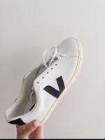 VEJA Sneaker neu 43 Baden-Württemberg - Bad Wimpfen Vorschau