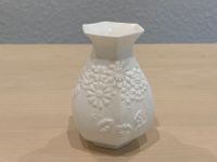 LU PAO Fine bone china Vase weiß matt florales Muster Niedersachsen - Osnabrück Vorschau