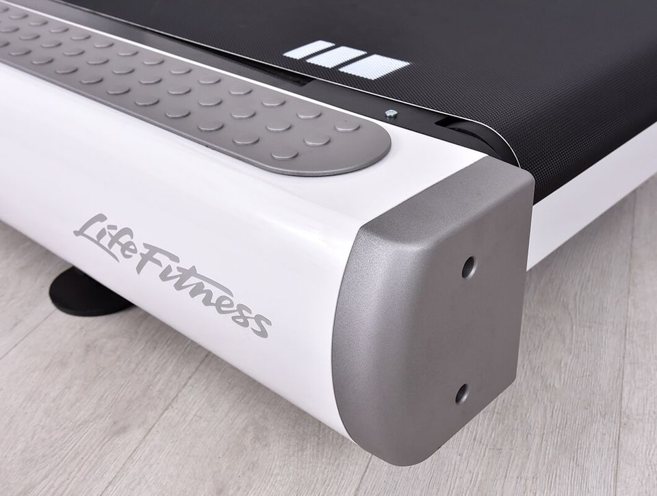 Life Fitness 95Ti Integrity Laufband 26 Stück auf Lager in Dresden