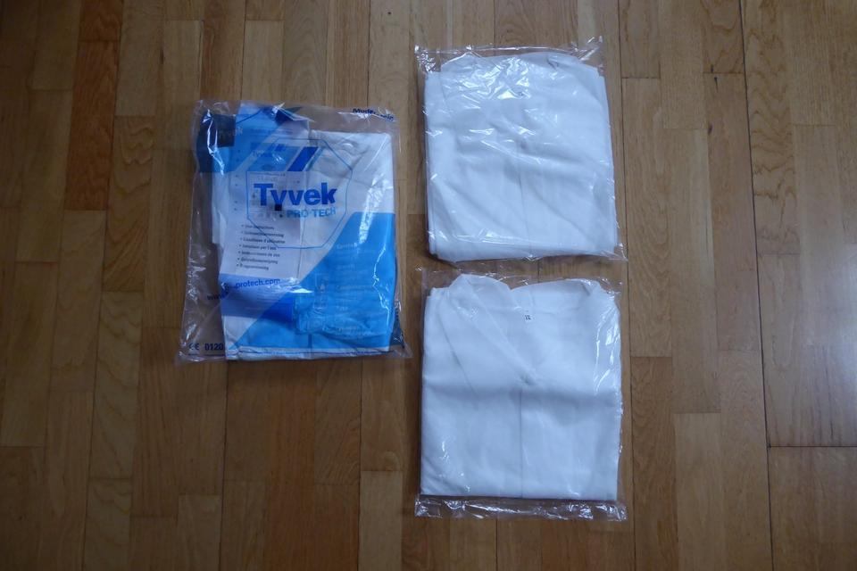 Einweg-Schutzanzug von Tyvek und 2 Schutzkittel Gr. XL NEU in Hof (Saale)