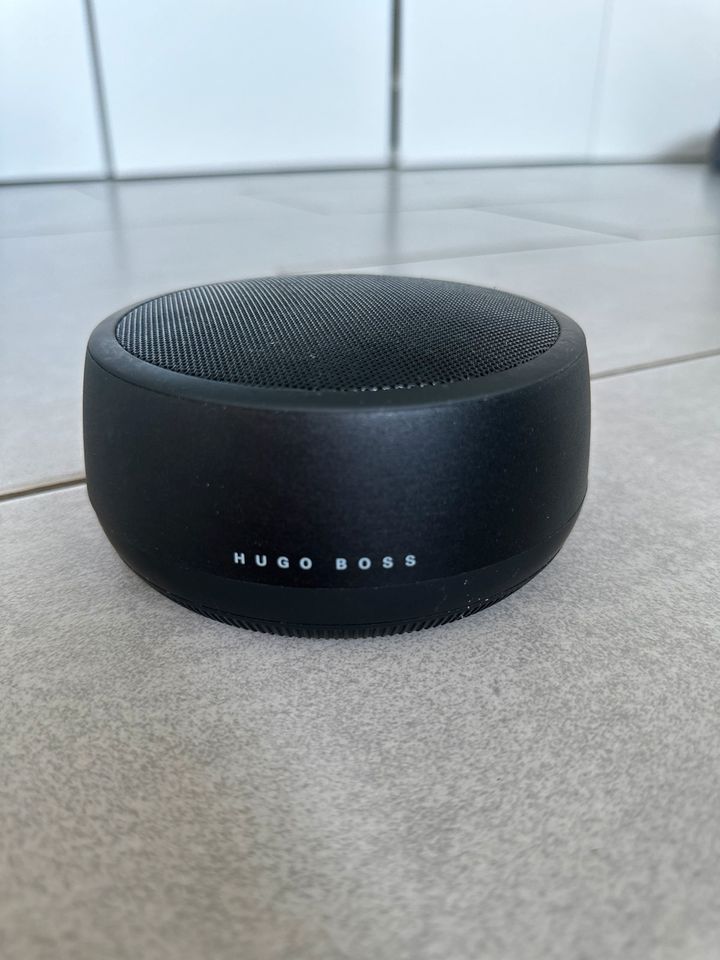 Hugo Boss GEAR LUXE Bluetooth Speaker in Isen