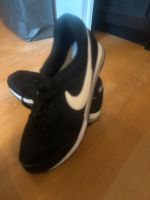 Nike Sneaker, schwarz Größe 38,5 München - Schwabing-Freimann Vorschau