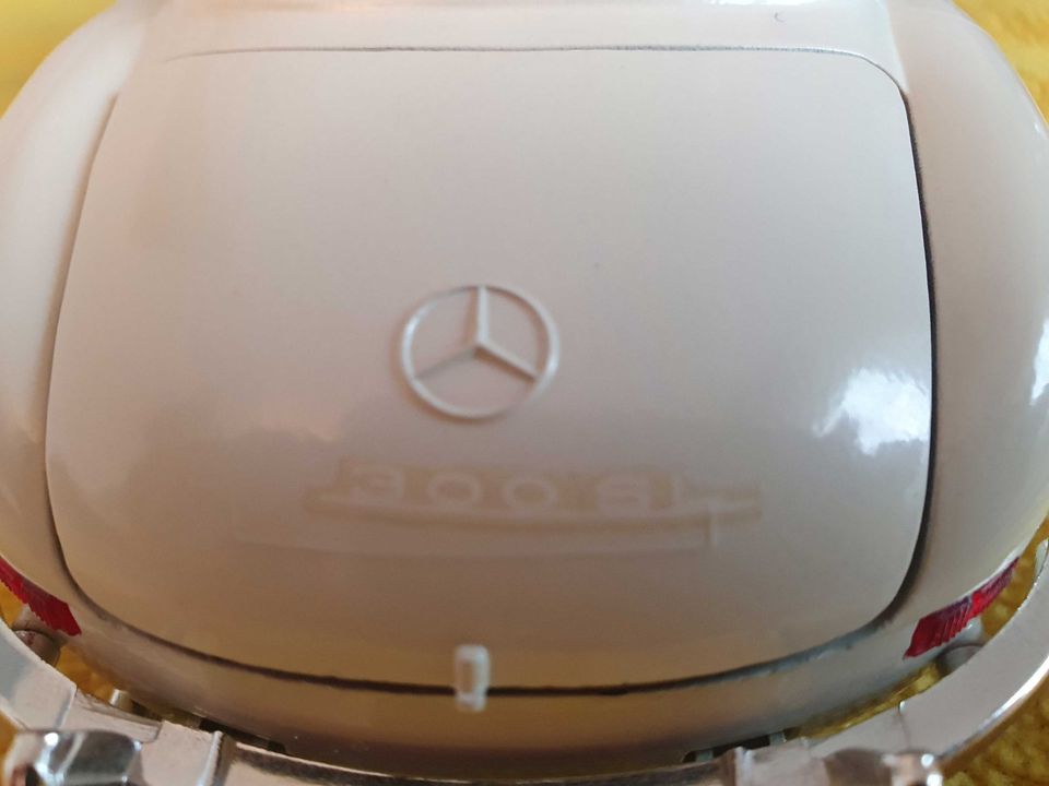 Mercedes 300SL 1954 Burago 1:18 Cream White in Rüdesheim