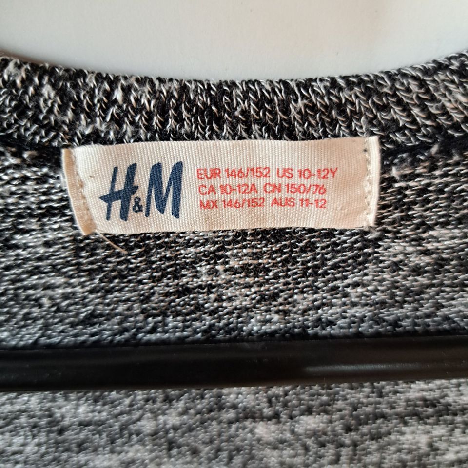 H&M Strickjacke Gr. 146/152 grau Mädchen in Windhausen