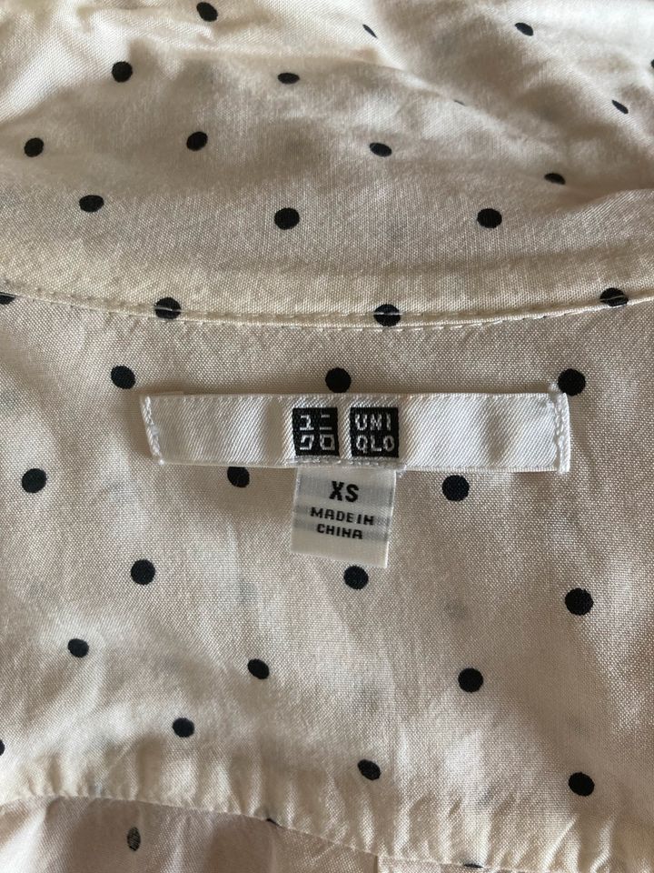 Bluse pünktchen XS uniqlo in Berlin