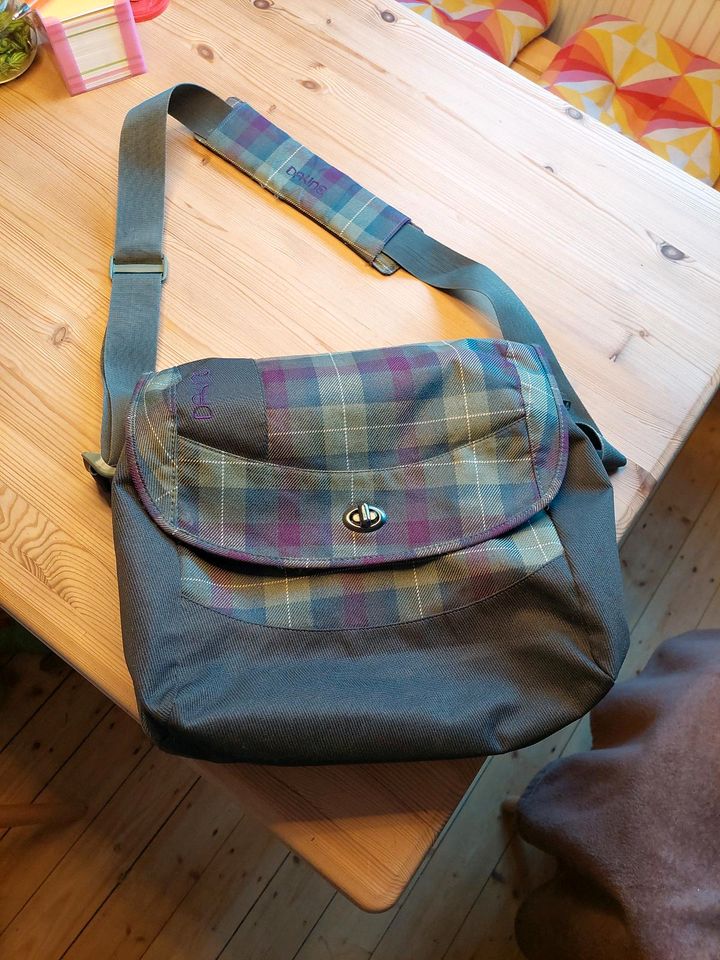 Dakine Brooke Messenger Bag Handtasche Umhängetasche in Mendig