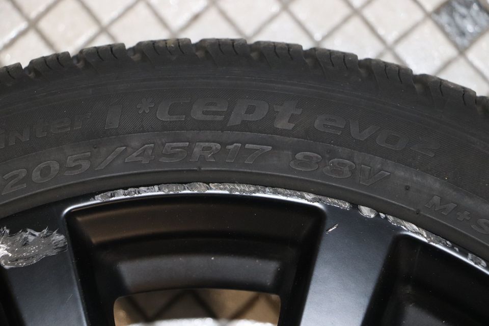 Ein Satz Winterreifen 205/45 R17 komplett für z.B. Mazda MX-5 ND in Essen