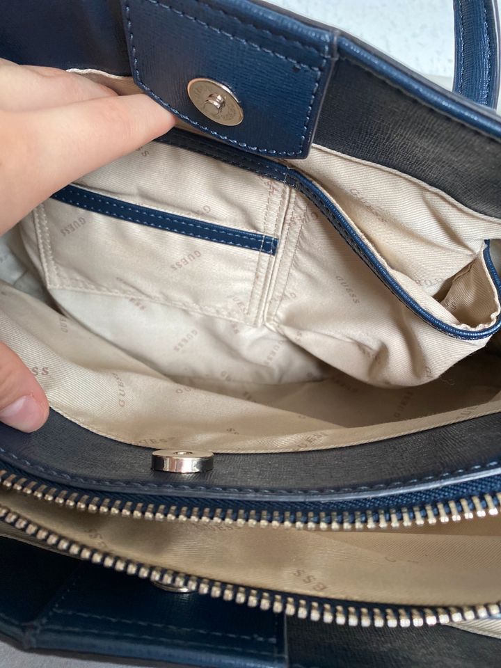 Guess Handtasche Tasche neu unbenutzt in Alzenau