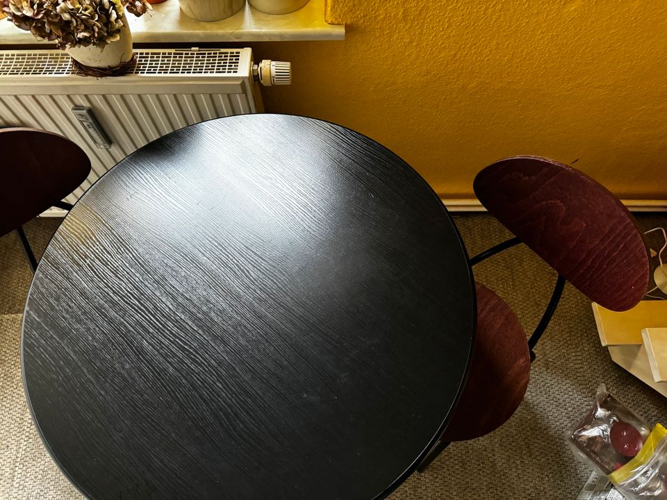 Tisch mit 2 Stühlen in Lübbenau (Spreewald)