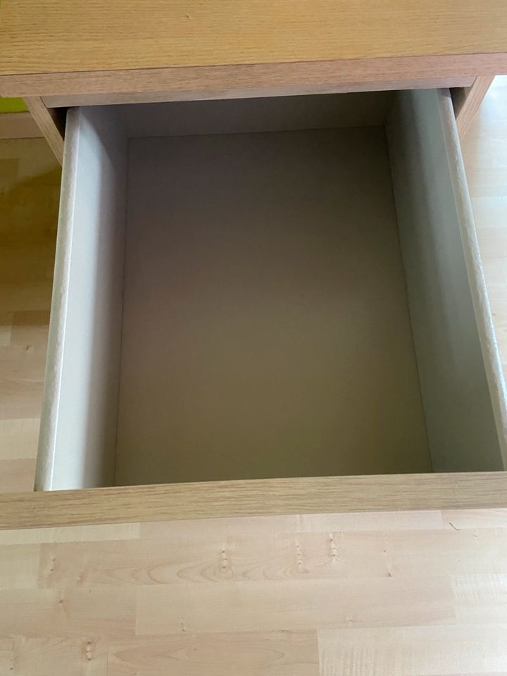 Kleiner Nachtischschrank in Kefenrod