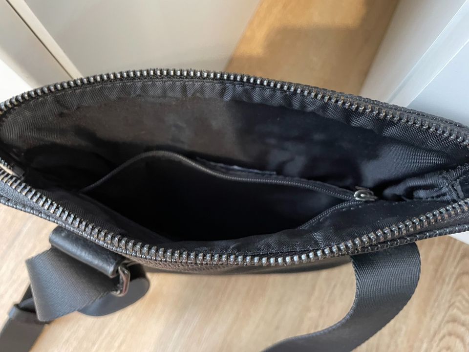 Emporio Armani Jeans Tasche 22x20 cm in Ansbach