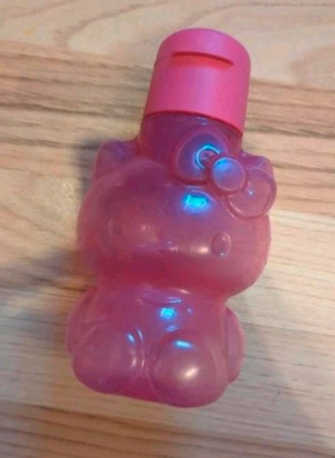 Tupperware Getränkekanne und Hello Kitty Trinkflasche in Leutesdorf