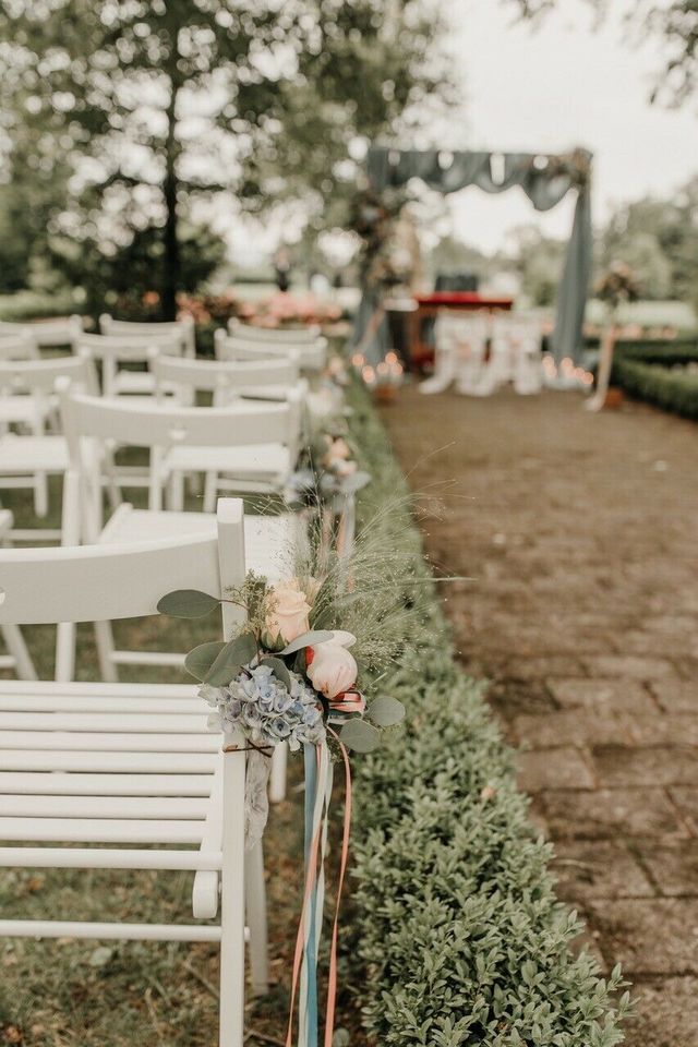 Boho Hochzeit Trauung Stühle Stuhl Tisch mieten leihen in Sommerhausen Main