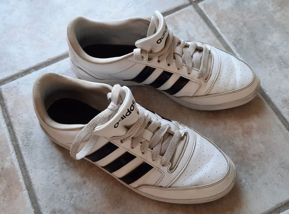 Adidas Damen Schuhe, weiß, schwarze Streifen, Gr. 39, gebraucht in  Nordrhein-Westfalen - Remscheid | eBay Kleinanzeigen ist jetzt Kleinanzeigen