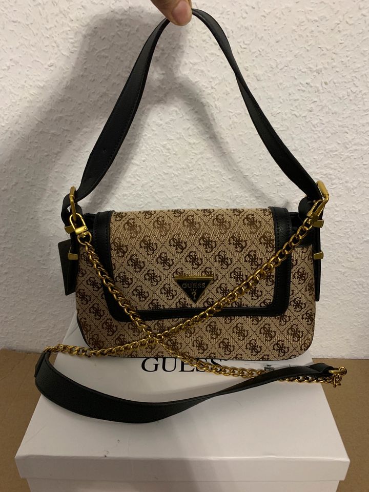 Neu mit Etikett Guess Tasche Umhängetasche Handtasche bag in Berlin